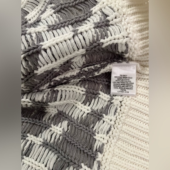 Liz Claiborne Houndstooth pattern sweater, knit size XL cream and gray - Picture 7 of 8